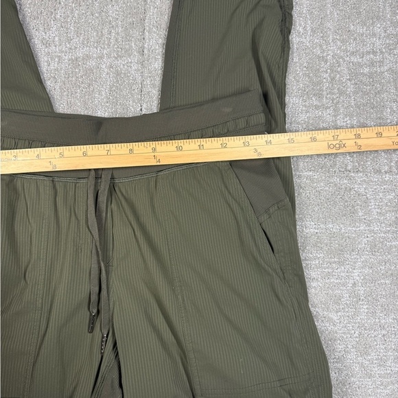Lululemon Green Dance Studio Crop Green Waist Tie Pant Size 4 - Picture 2 of 7
